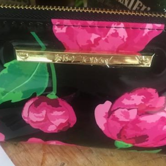 BETSEY JOHNSON Black Roses POUCH WRISTLET WALLET - Picture 2 of 5